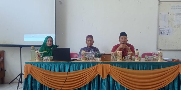 Ajak Kepsek SMP Sukseskan Program Unggulan Pemkab Pasaman Barat, Kadis Pendidikan membuka kegiatan Penulisan Blangko Ijazah SMP dan PPD