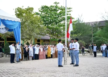 Kemendikdasmen terbitkan SE Upacara Bendera, Ada Ikrar Pelajar dan Nyanyikan Lagu ‘Rukun Sama Teman’